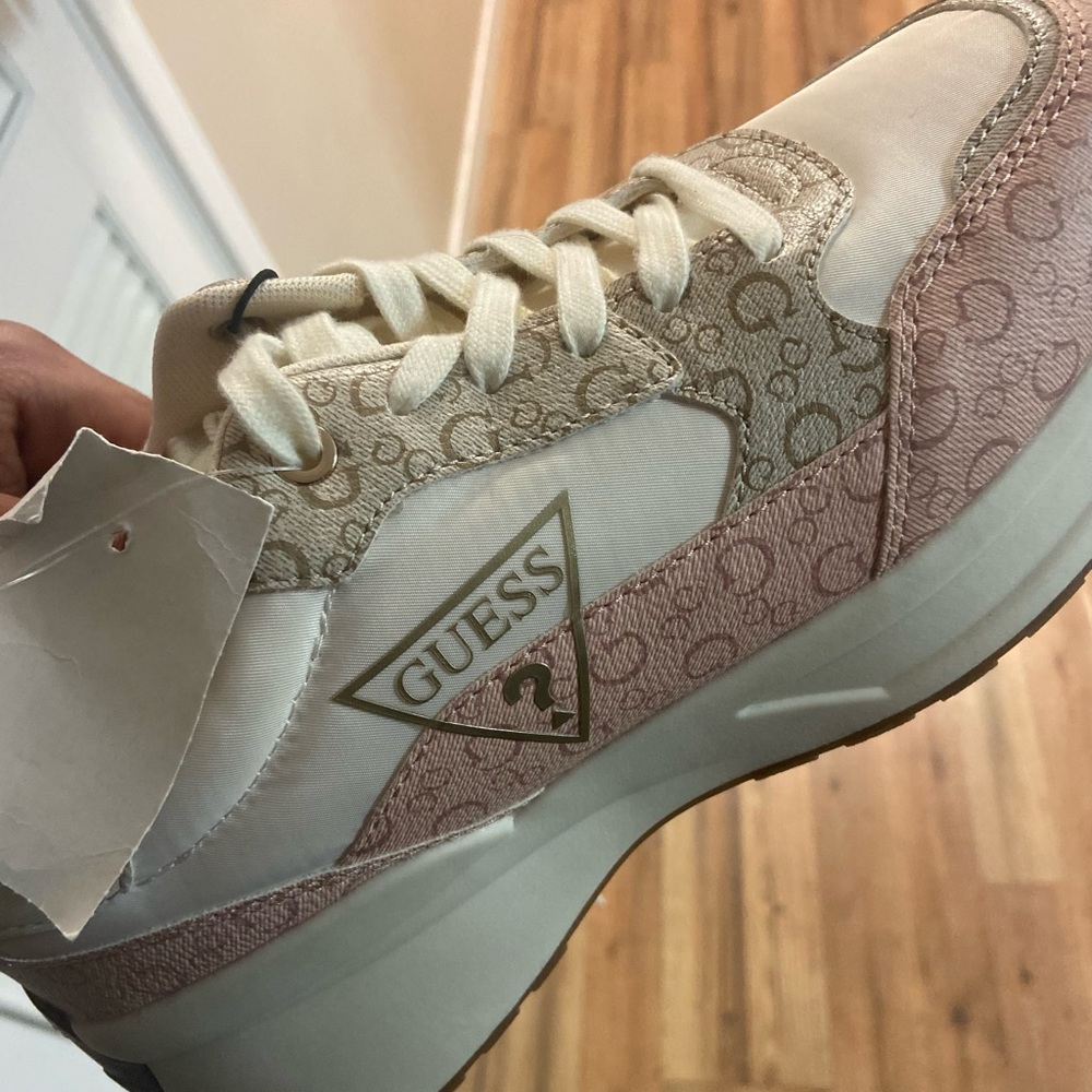 Guesss sneakers size 9 brand ewes never worn